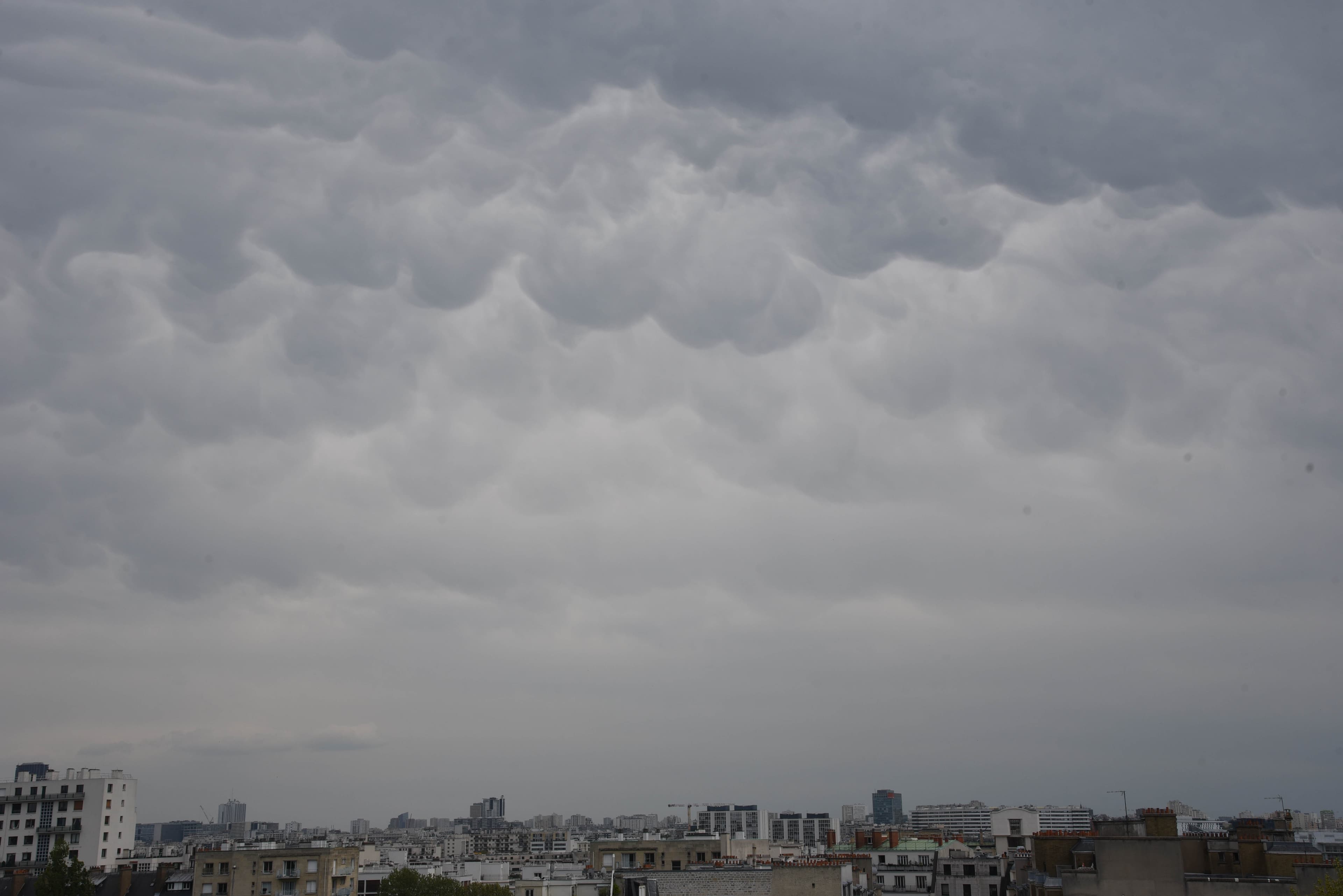 Mammatus parisiens -2