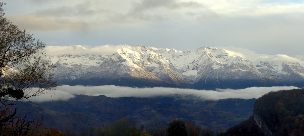 vue sur pic de Belledone et Prapoutel