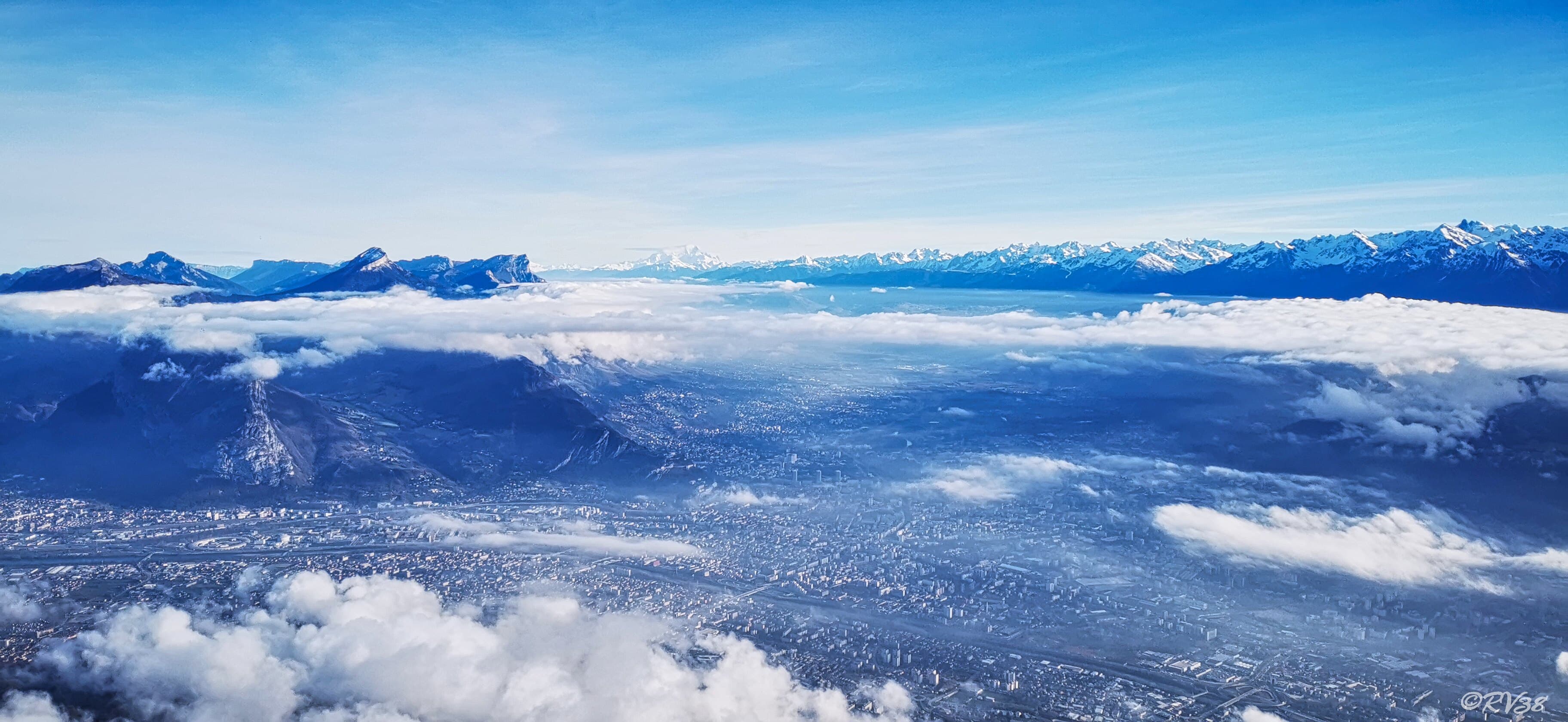 Echarpes de nuages sur Grenoble et agglomération.