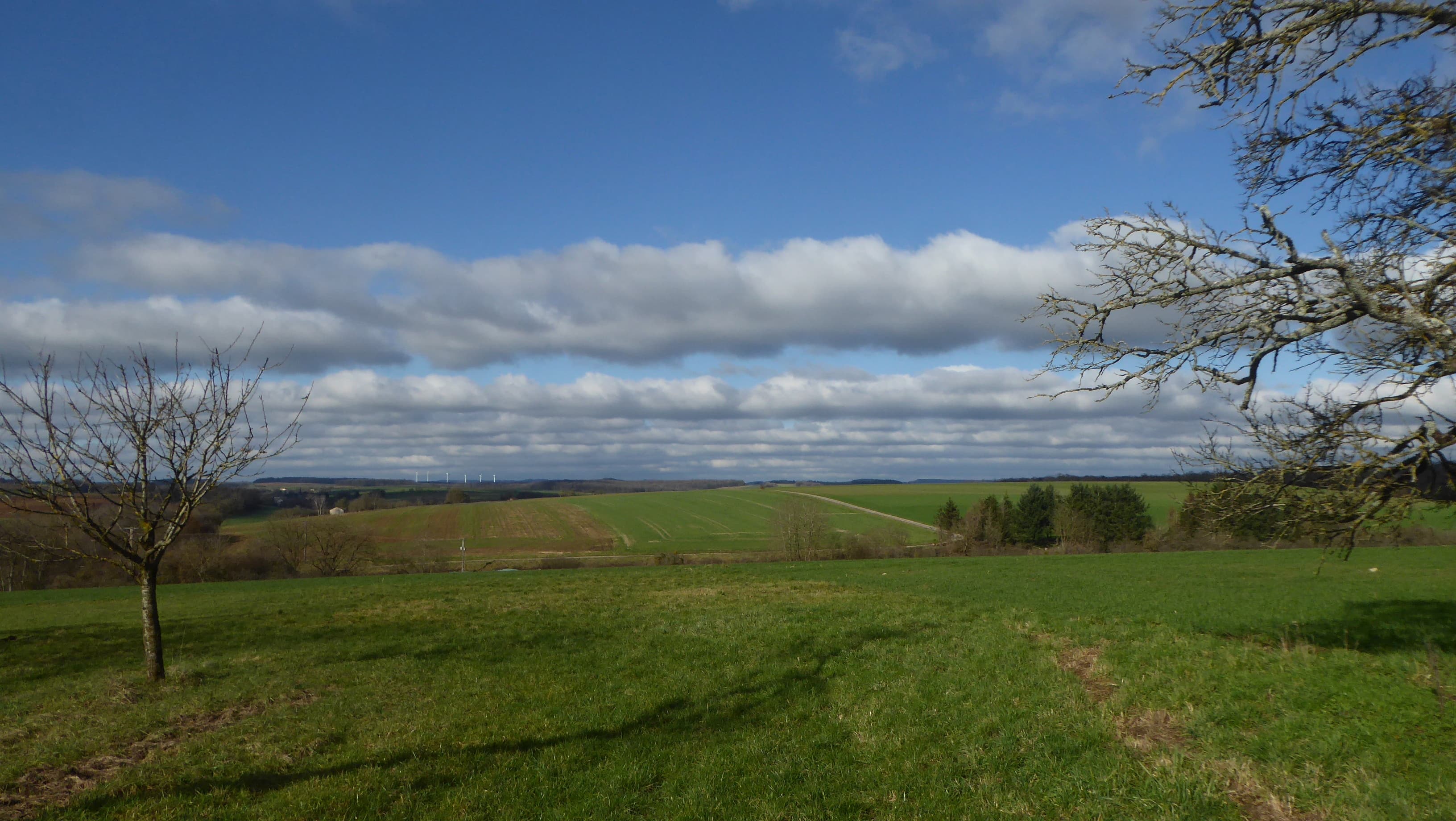 Retour du soleil dans un ciel encore nuageux