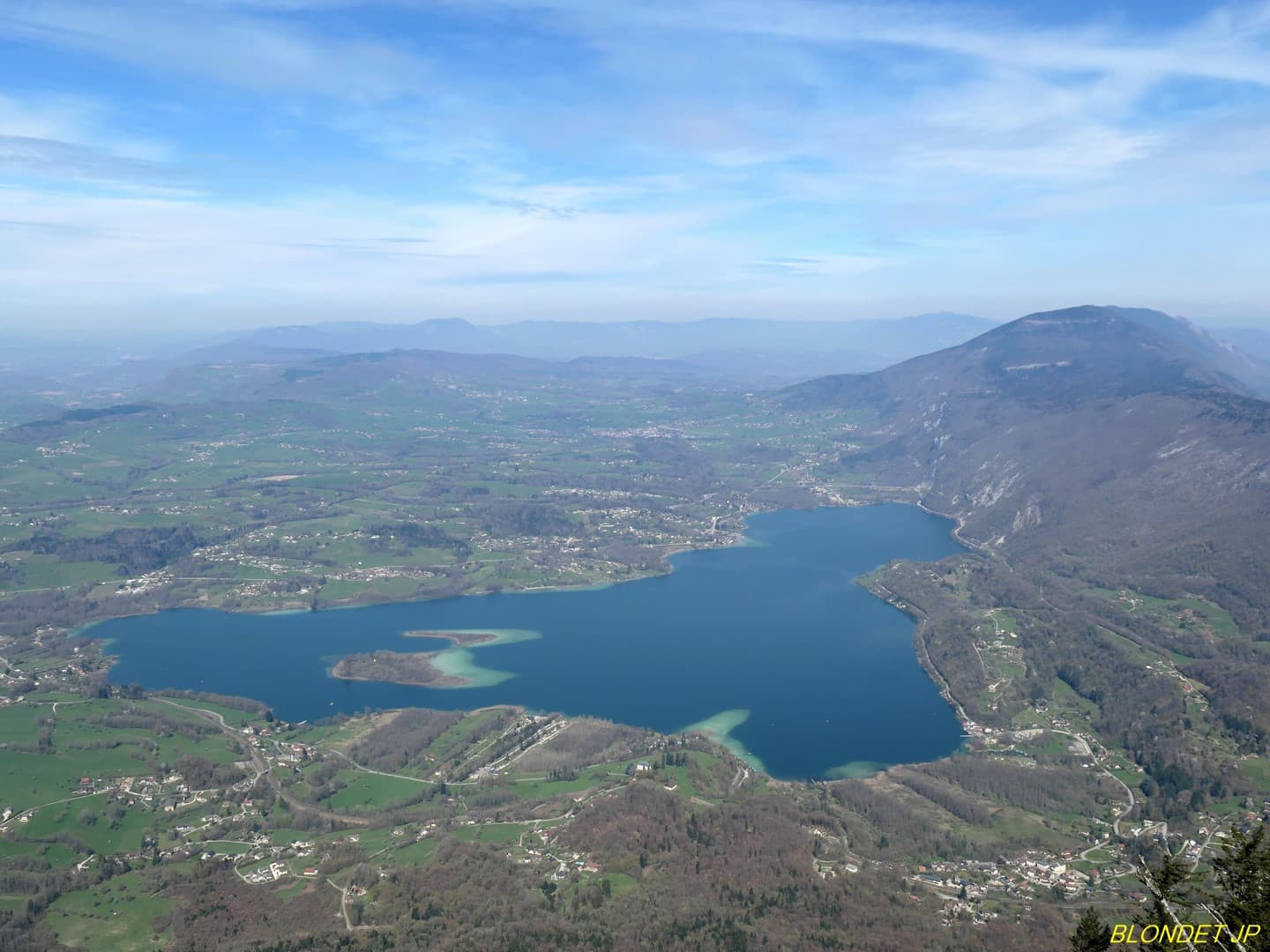 Lac d'Aiguebelette vu du Mont Grelle