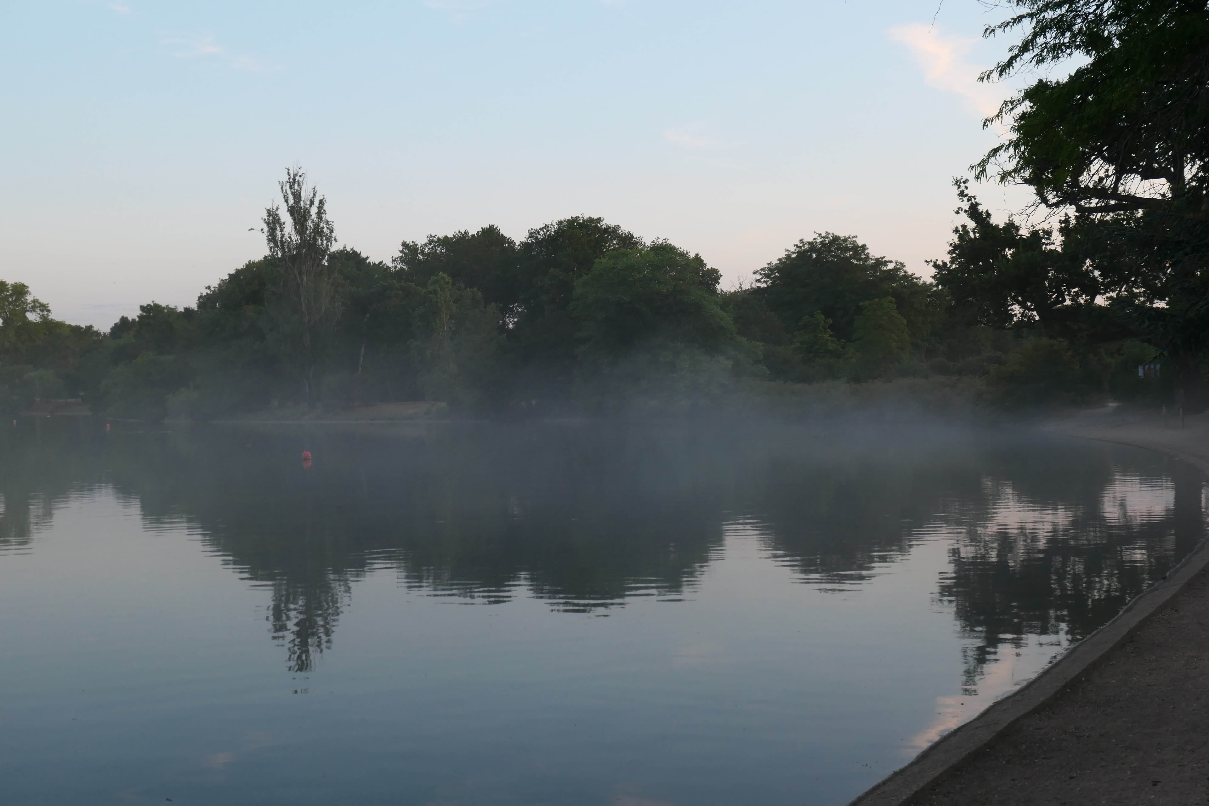 Brume inhabituelle lac supérieur bois de Boulogne