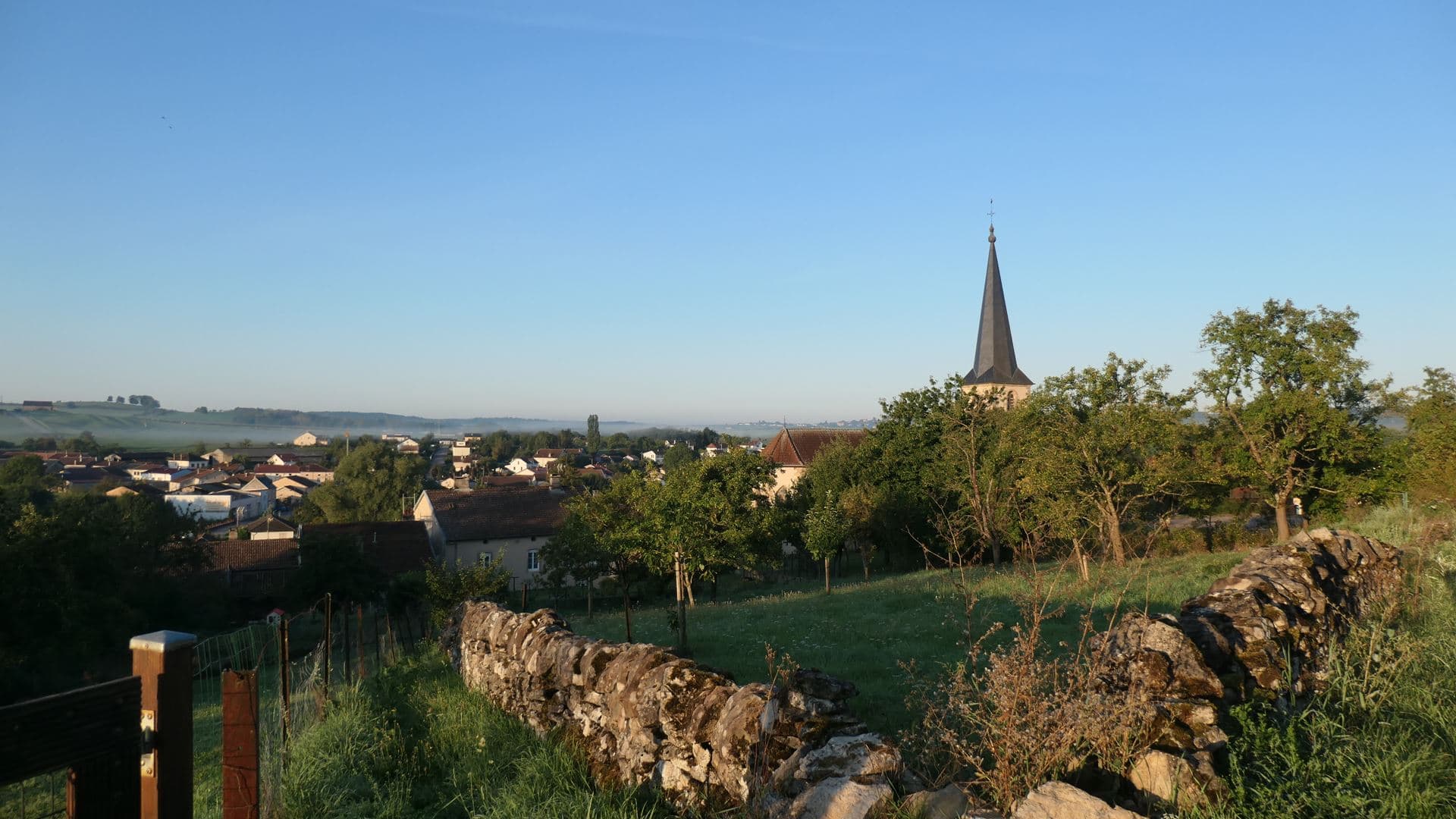 soleil et brume au loin