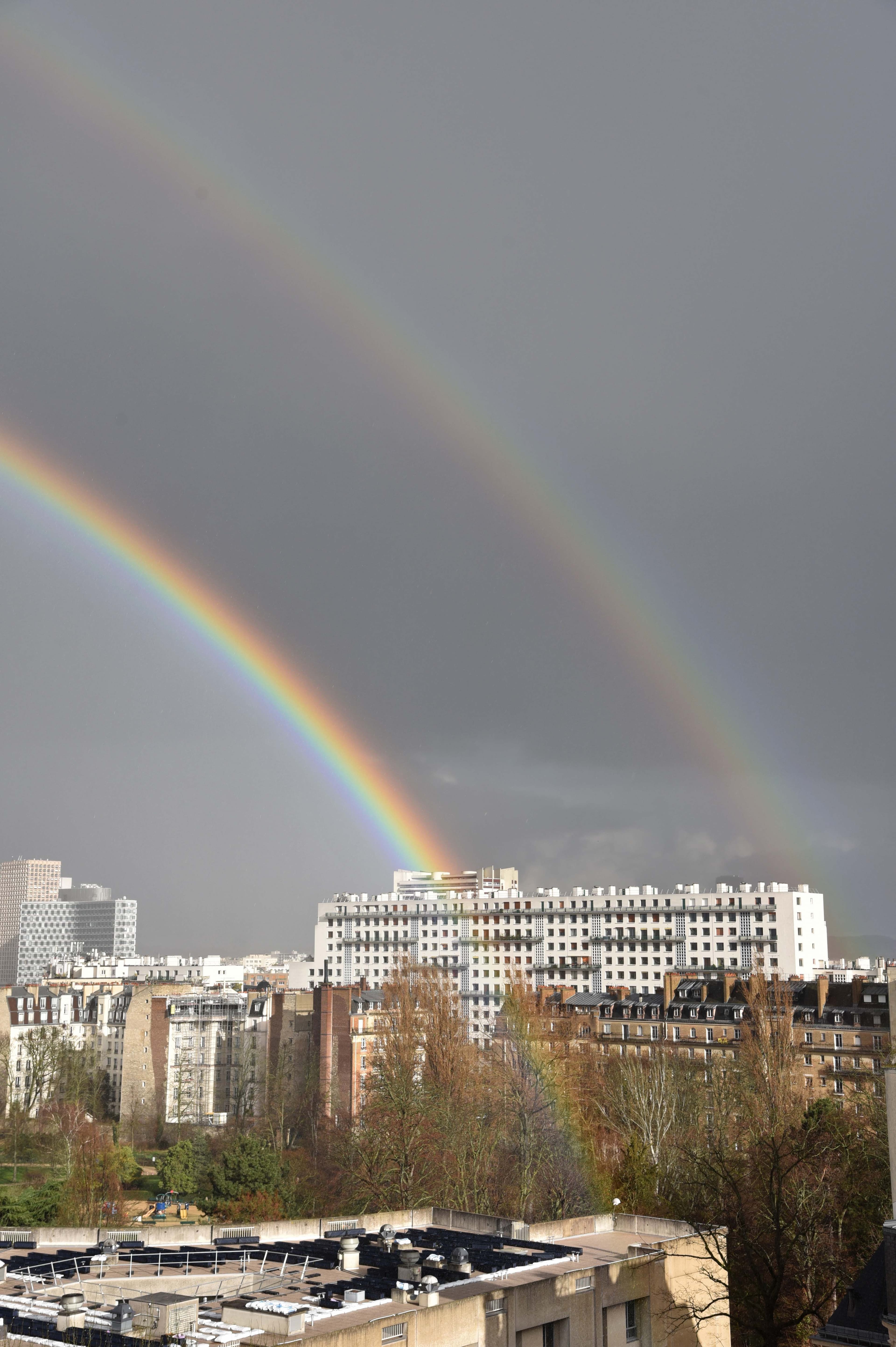Double arc-en-ciel parisien -1