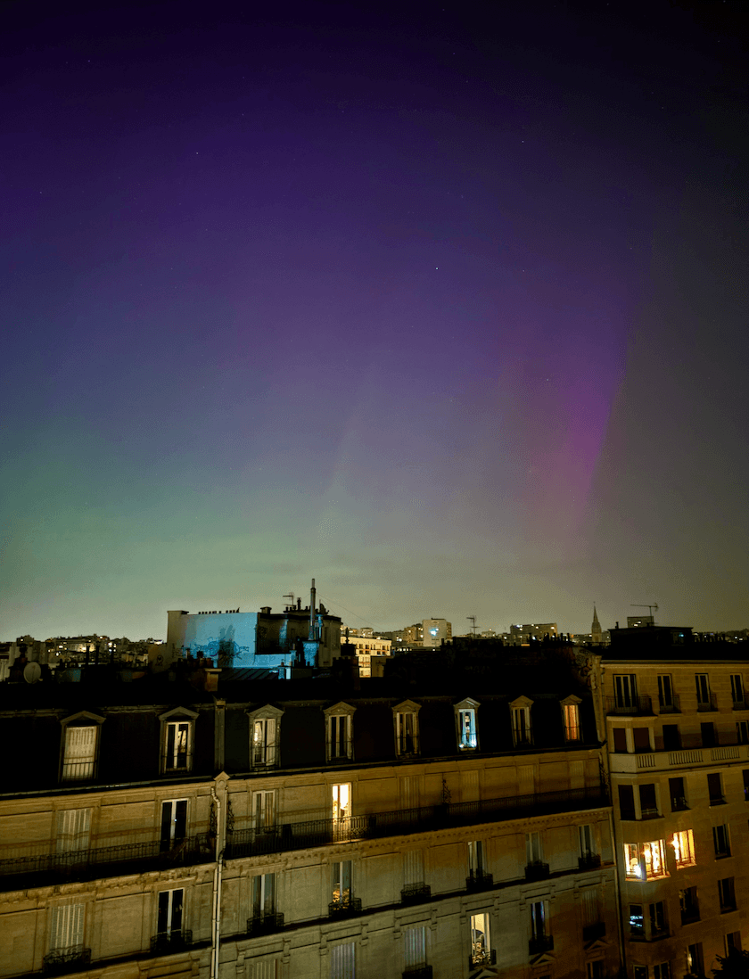 Aurore Boréale depuis ma fenêtre à Paris