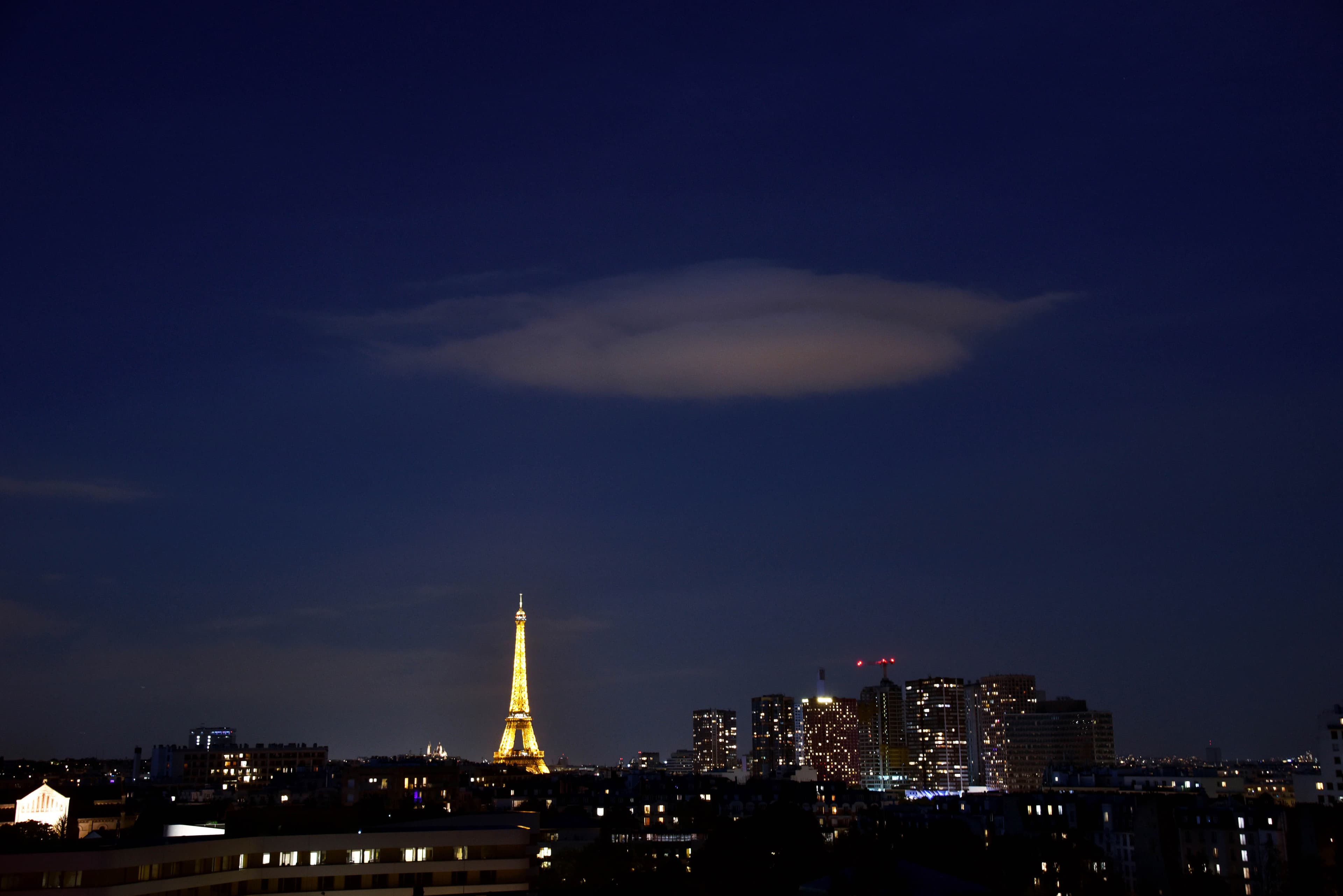 Nuage presque lenticulaire sur Paris