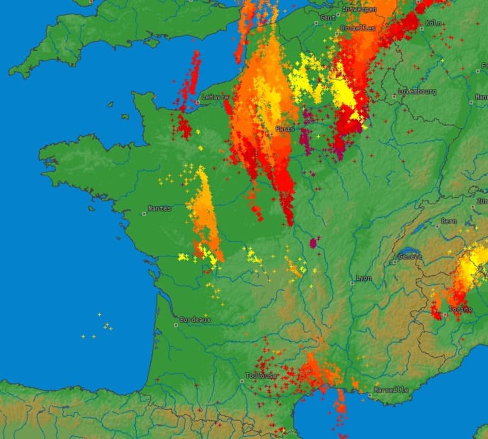 Image d'illustration pour Forts orages - Charente - Vienne - Ile de France - Picardie - Belgique