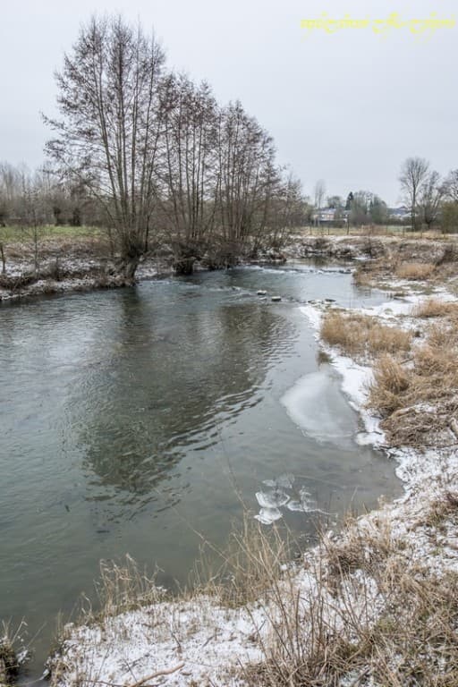 Un peu de glace sur la rivière